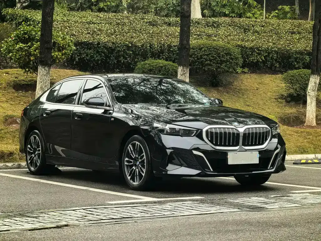 BMW 5 Series — фото 9