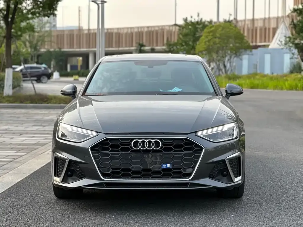Audi A4L 2023 из CN, фото 3