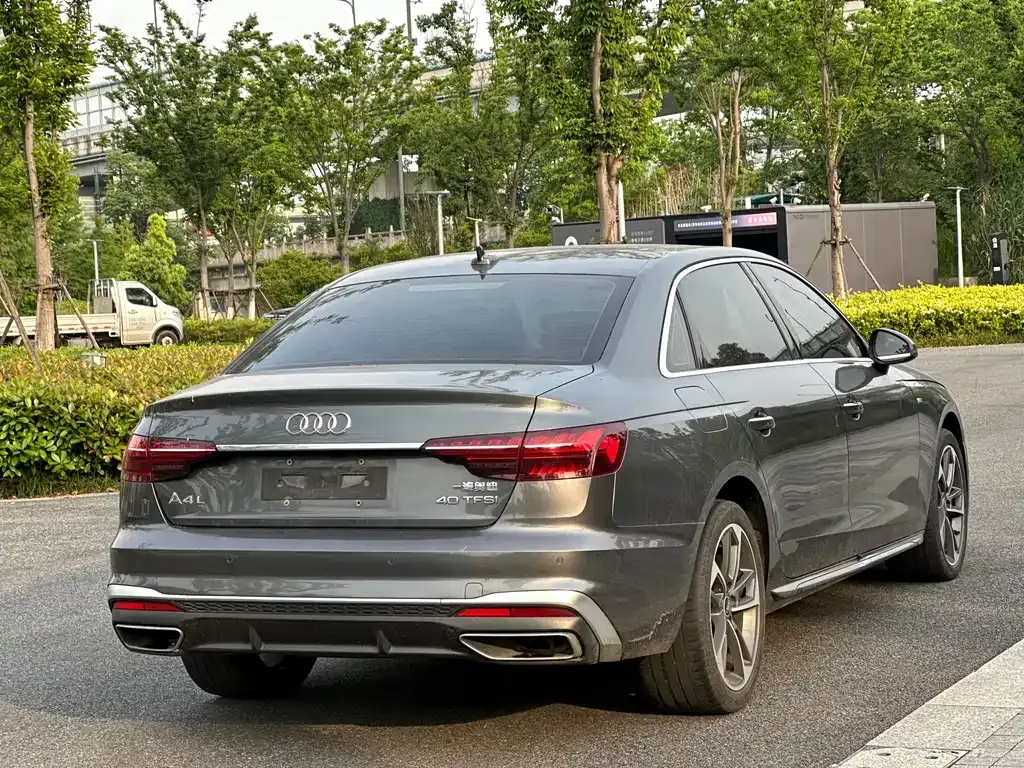 Audi A4L 2023 из CN, фото 4