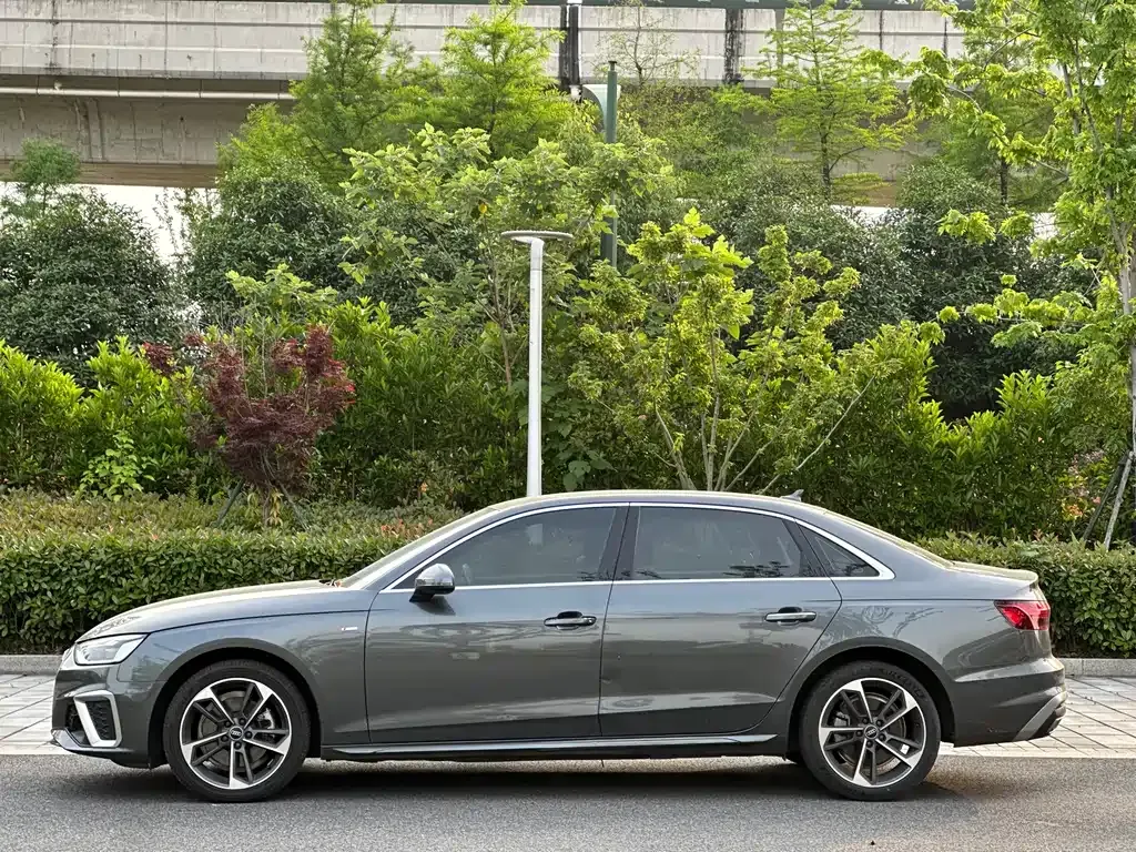Audi A4L 2023 из CN, фото 5
