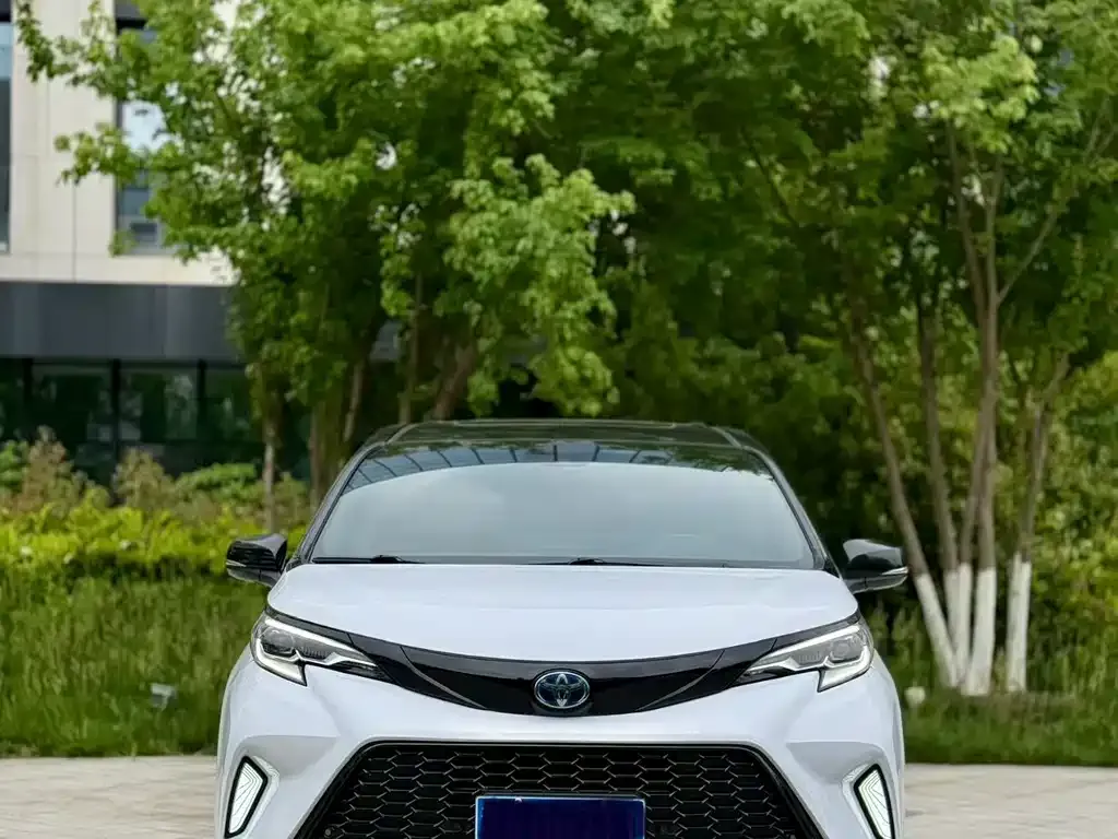 Toyota Sienna — фото 7