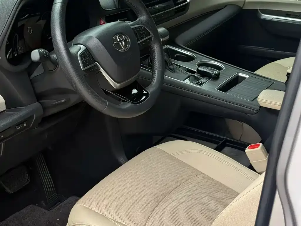 Toyota Sienna — фото 3