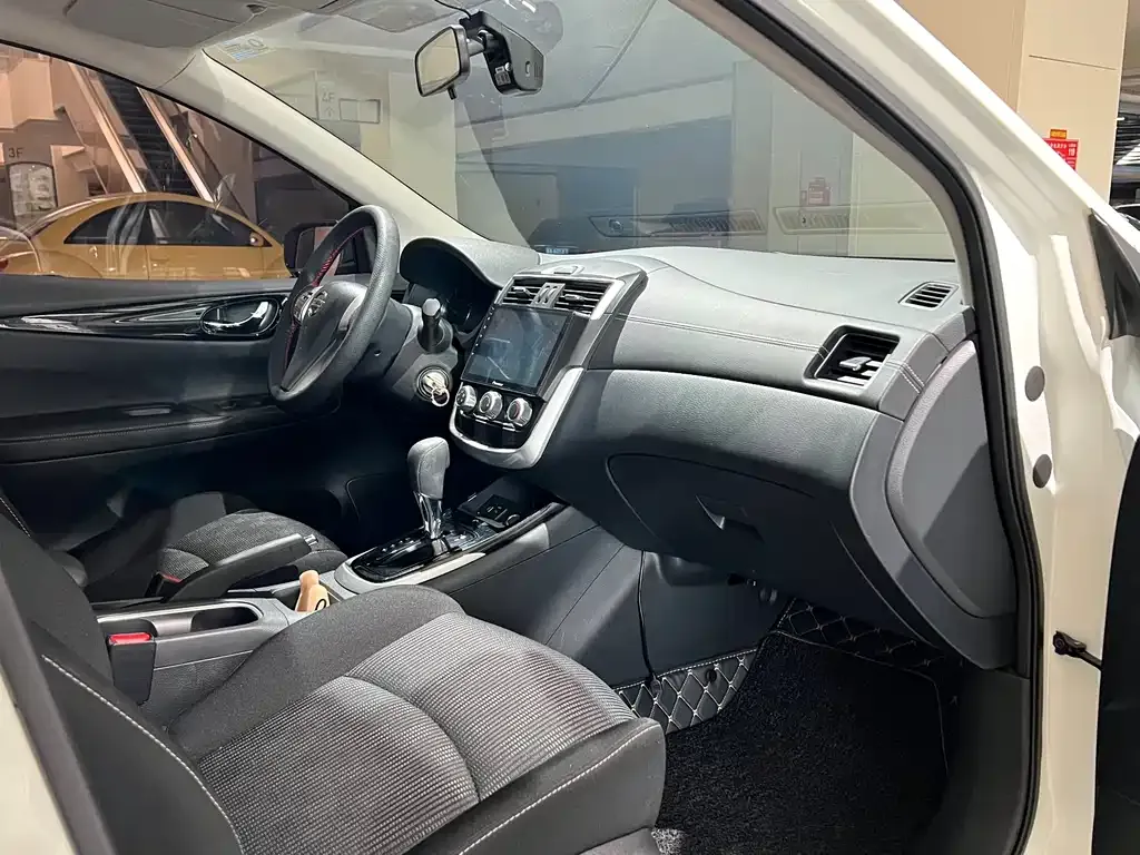 Nissan Tiida 2024 из CN, фото 8