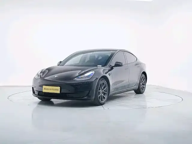 Tesla Model 3 — фото 1