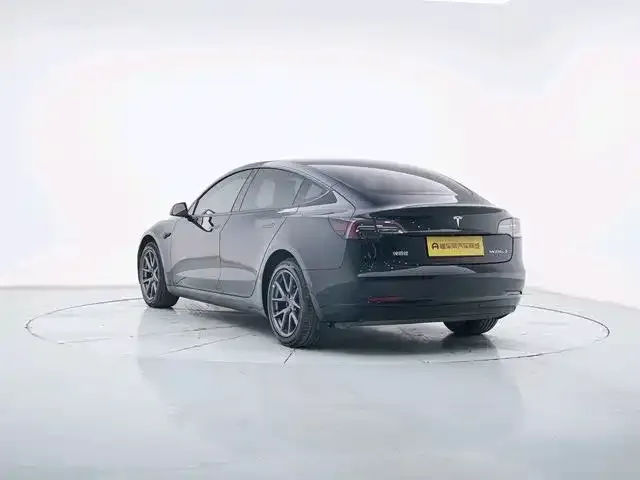 Tesla Model 3 — фото 8