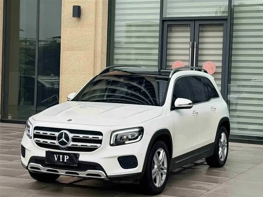 Mercedes-Benz GLB — фото 1