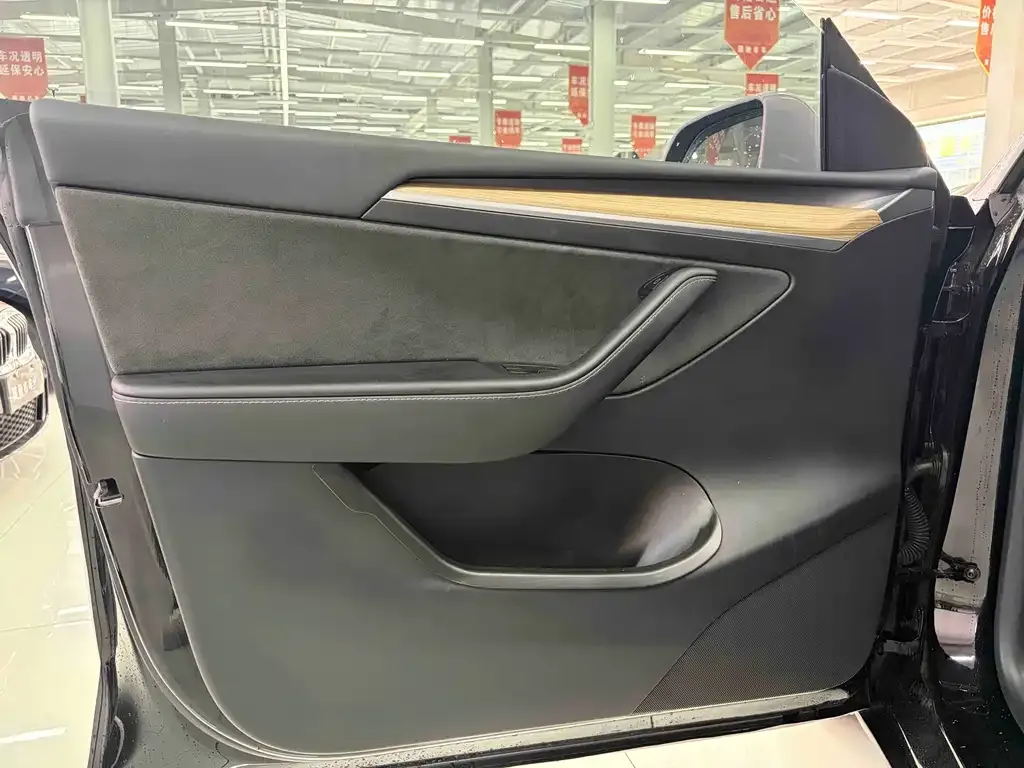 Tesla Model Y 2023 из CN, фото 3