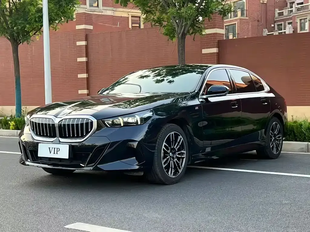 BMW 5 Series — фото 1