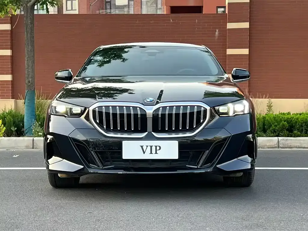 BMW 5 Series — фото 2