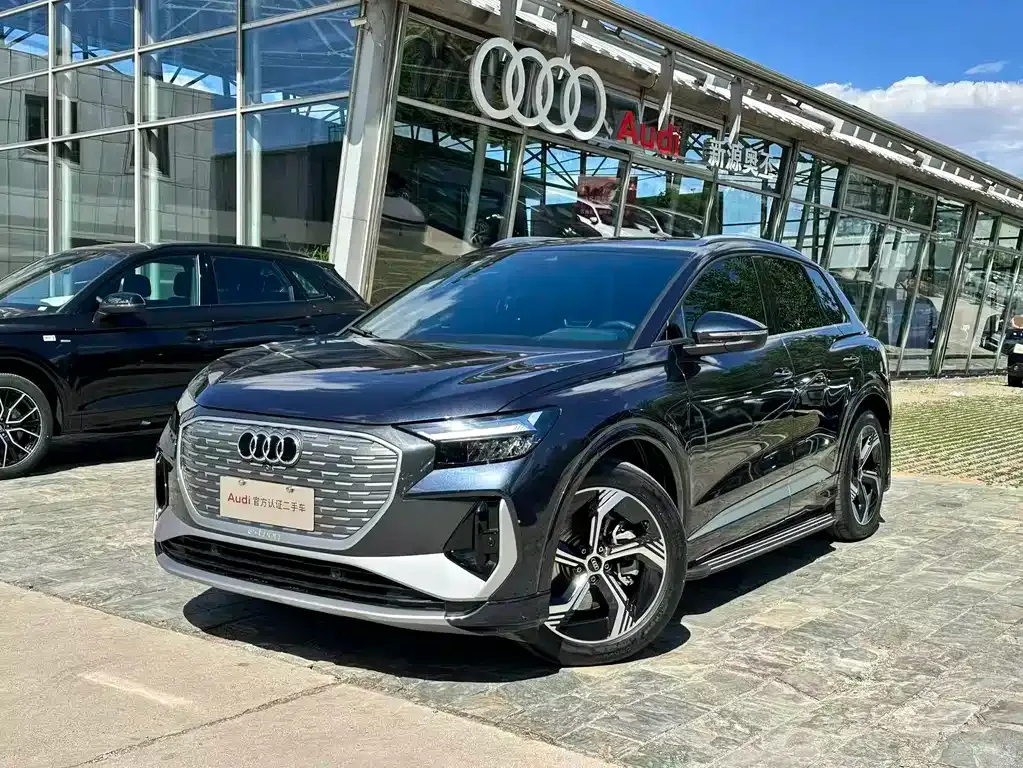 Audi Q4 e-tron — фото 1