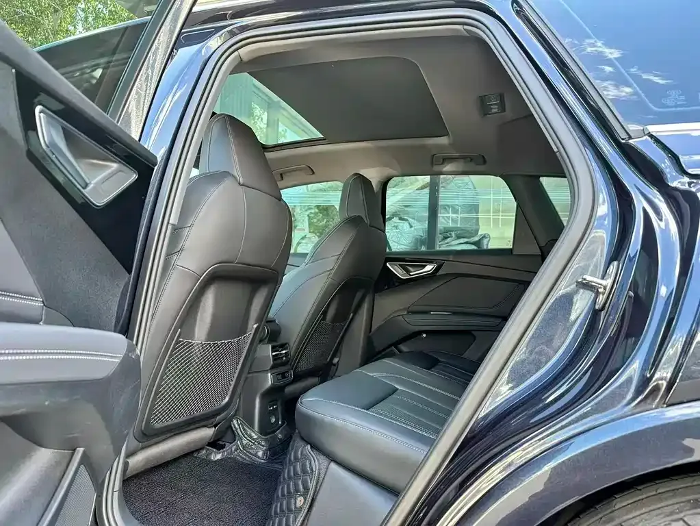 Audi Q4 e-tron — фото 10