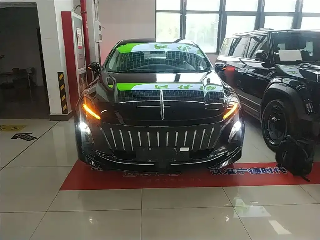Hongqi E-QM5 — фото 5