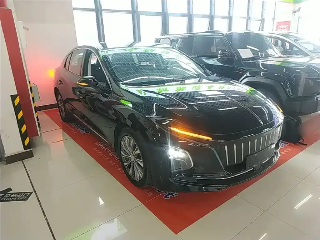 Hongqi E-QM5 — фото 6