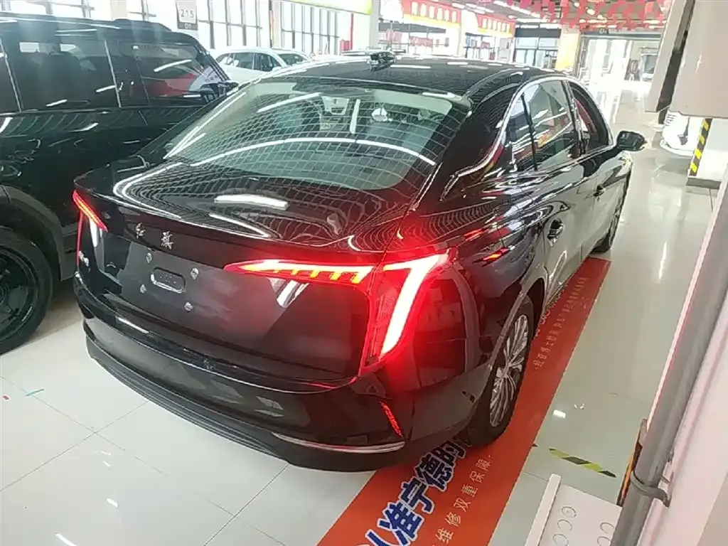 Hongqi E-QM5 — фото 3