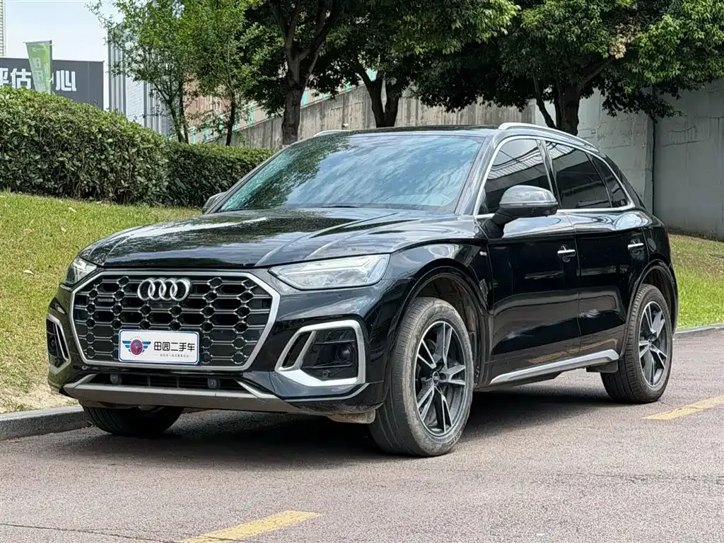 Audi Q5L — фото 1