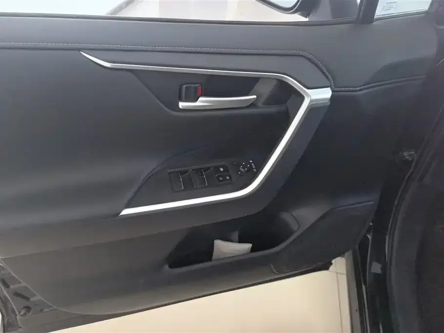Toyota Wildlander — фото 10