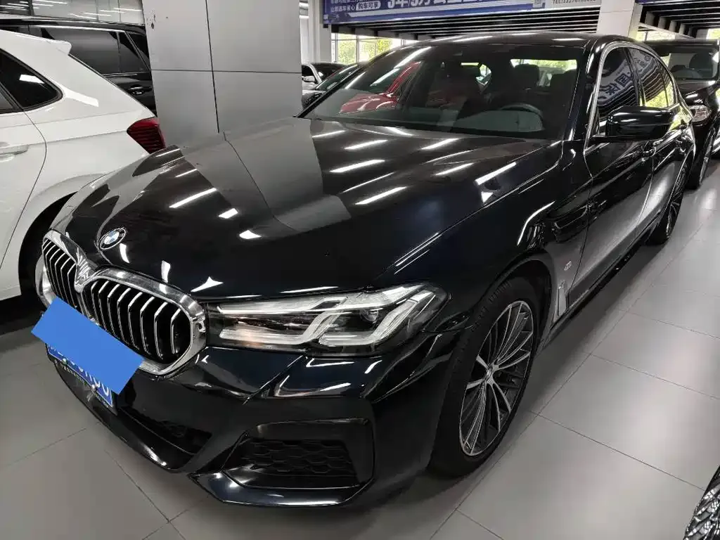 BMW 5 Series — фото 1