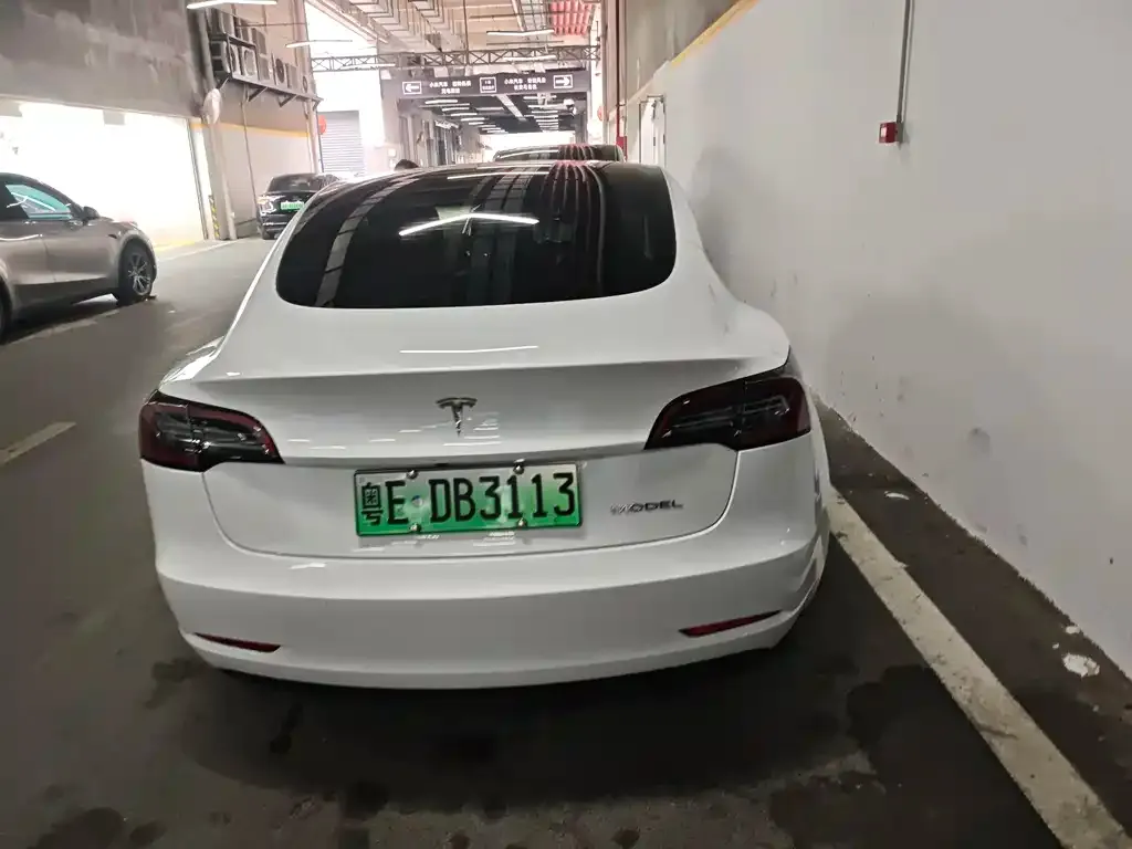 Tesla Model 3 — фото 9