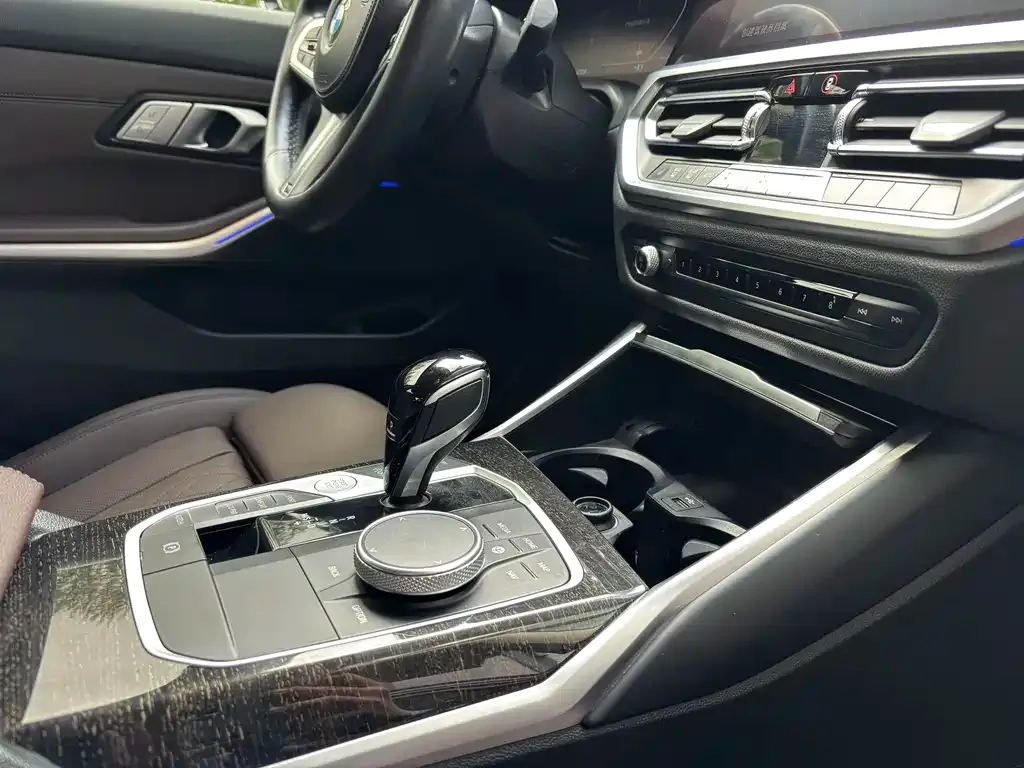 BMW 3 Series 2022 из CN, фото 9