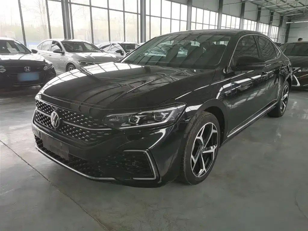 Volkswagen Passat — фото 1