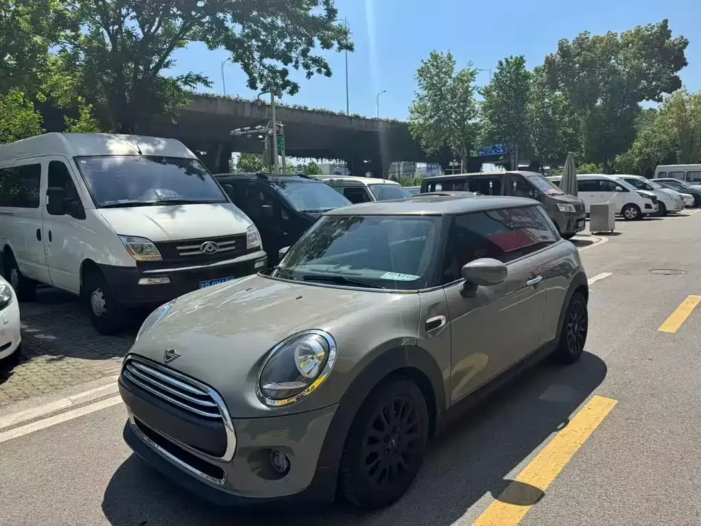 MINI Cooper (3-door)