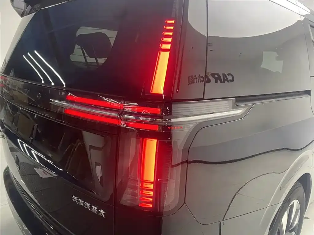 Volvo EM90 2026 из CN, фото 9