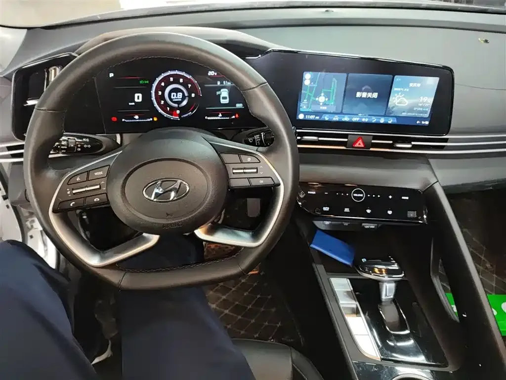 Hyundai Elantra — фото 10