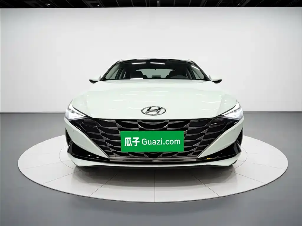 Hyundai Elantra — фото 2