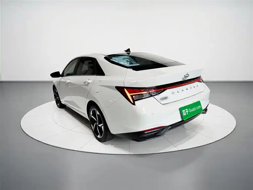 Hyundai Elantra — фото 8