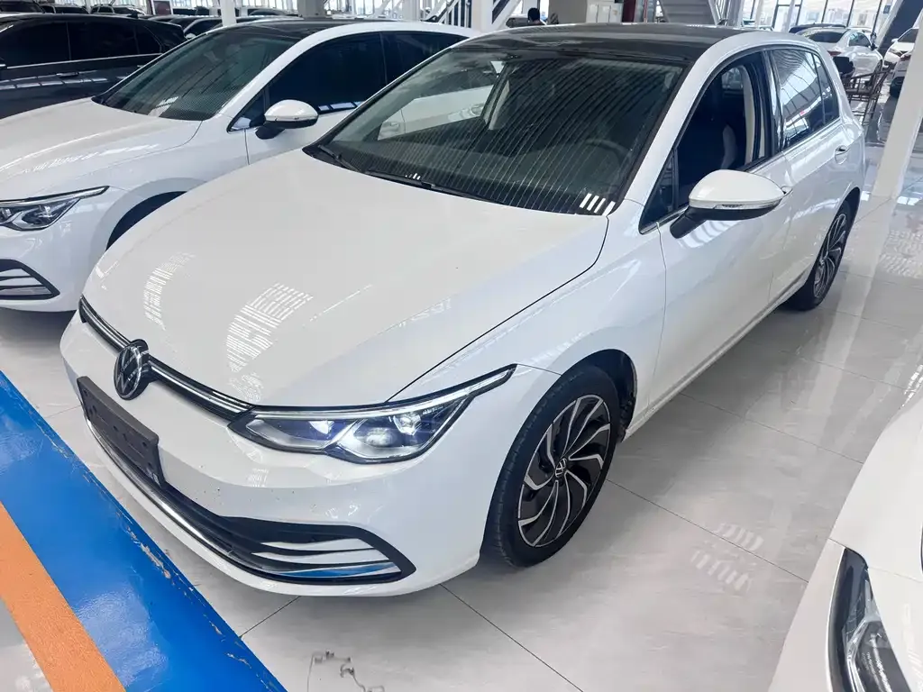 Volkswagen Golf 2023 из CN, фото 1