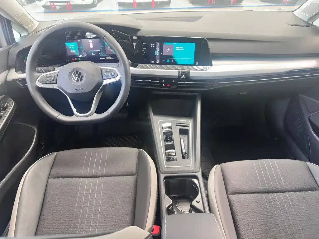 Volkswagen Golf 2023 из CN, фото 10