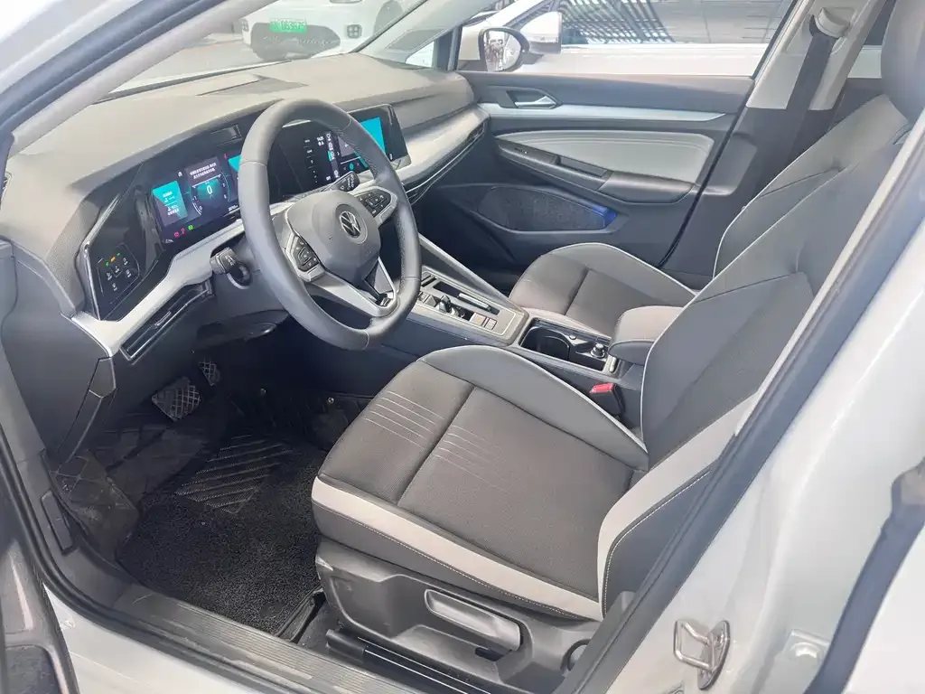 Volkswagen Golf 2023 из CN, фото 7
