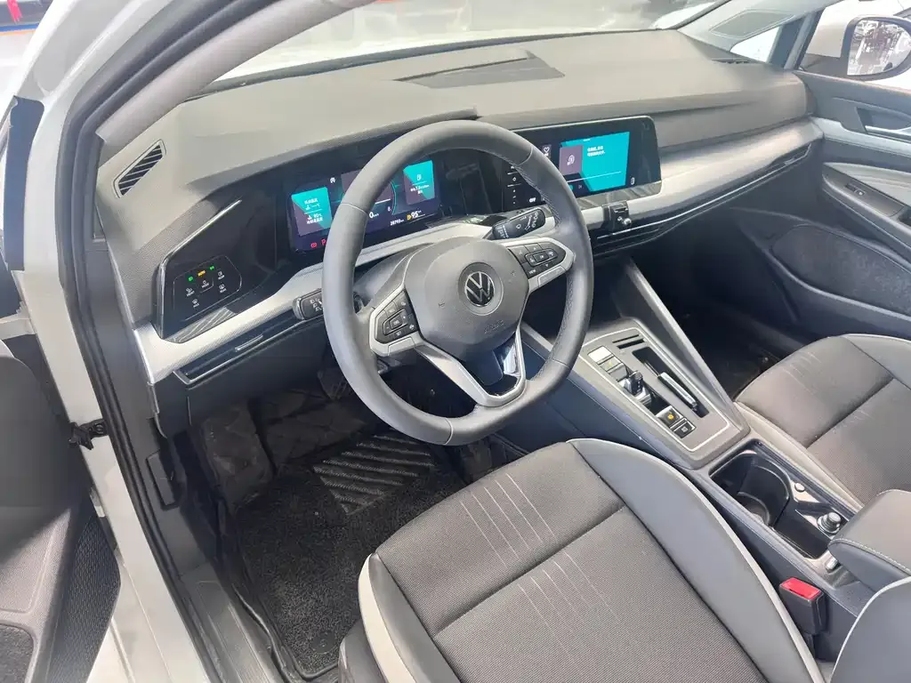 Volkswagen Golf 2023 из CN, фото 9