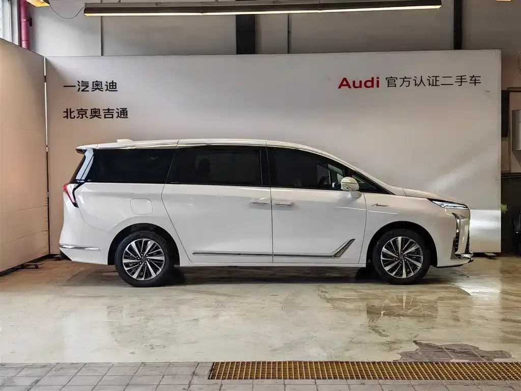 Buick GL8 Hybrid — фото 10