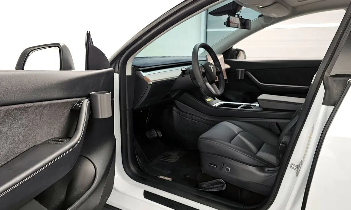 Tesla Model Y — фото 10