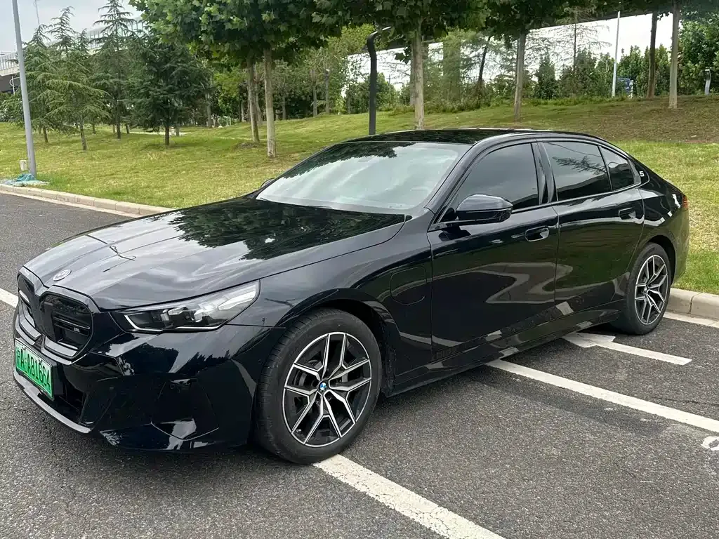 BMW i5