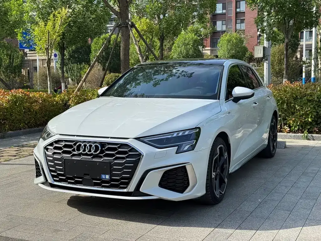 Audi A3 — фото 1