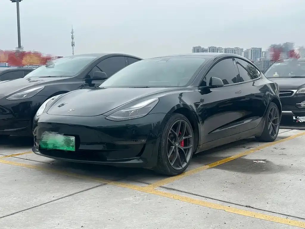 Tesla Model 3 — фото 1