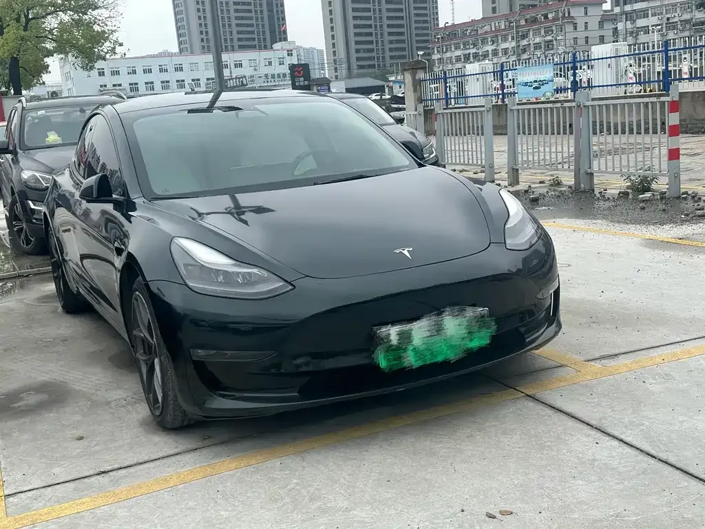 Tesla Model 3 — фото 10