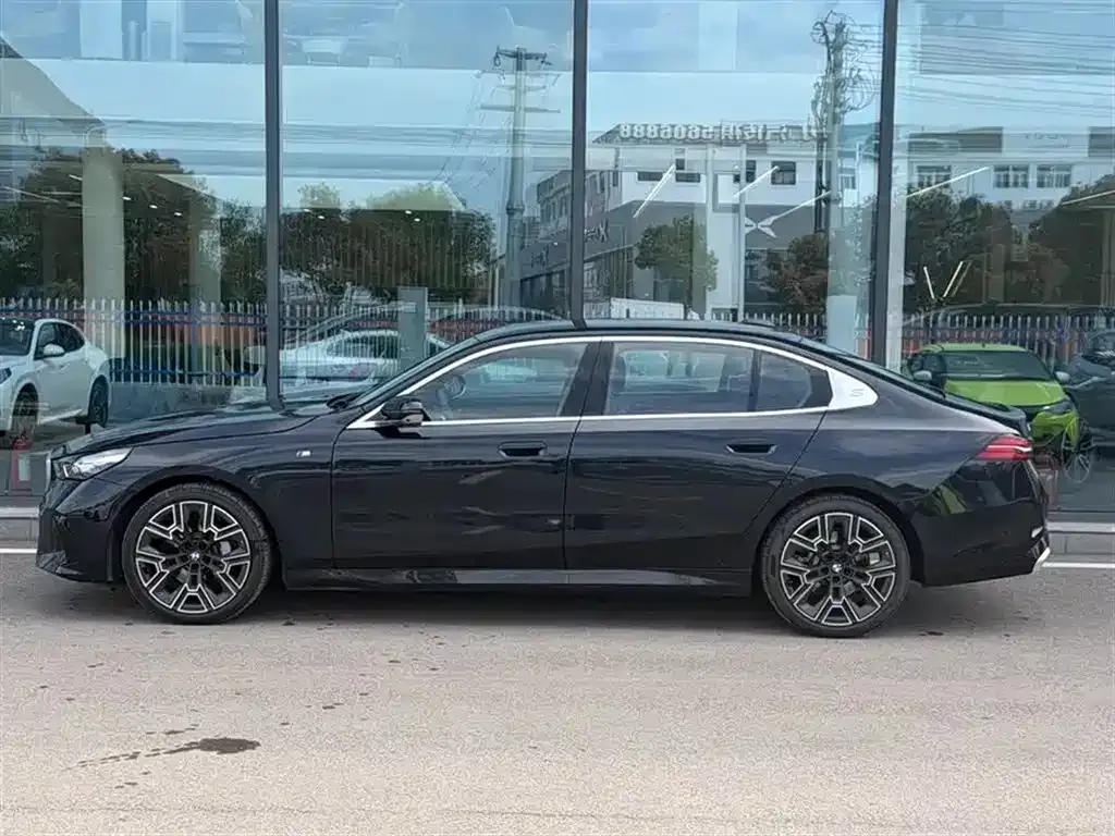BMW 5 Series — фото 10