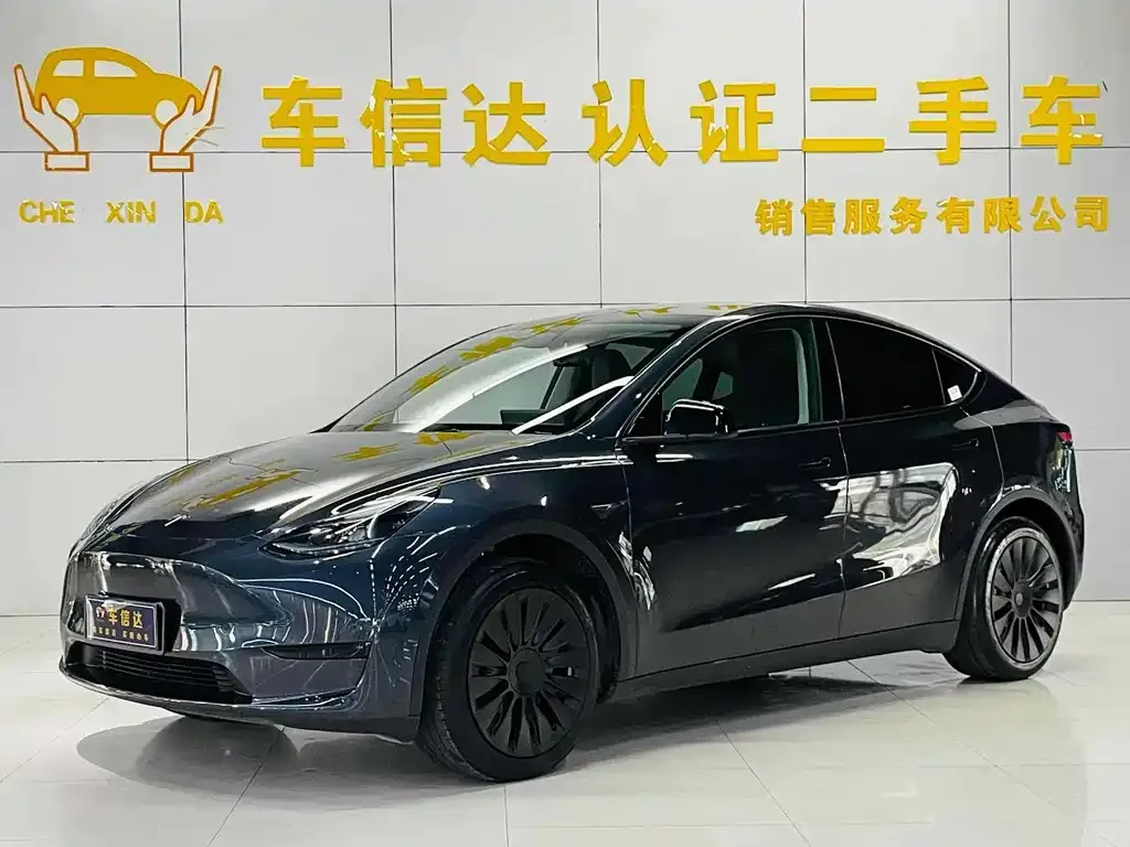 Tesla Model Y — фото 1