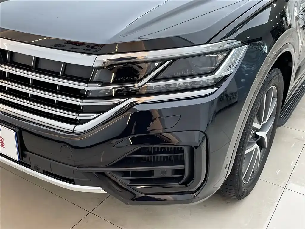 Volkswagen Touareg — фото 10