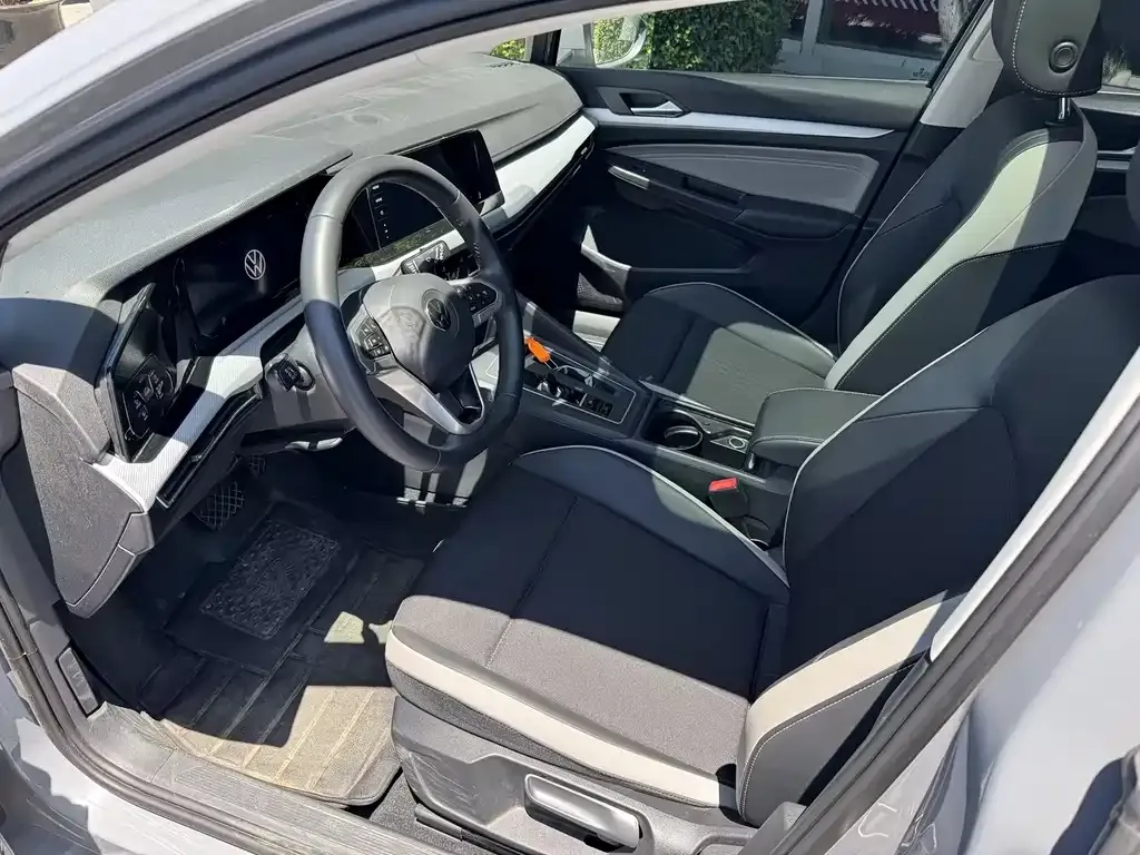 Volkswagen Golf 2023 из CN, фото 4