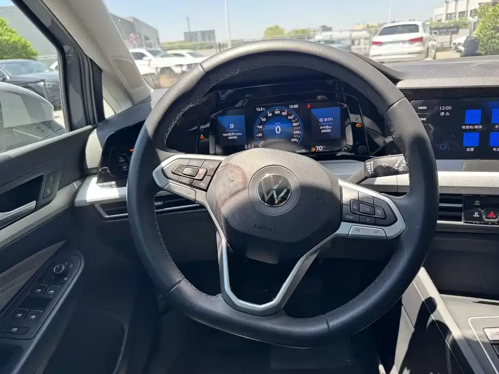 Volkswagen Golf 2023 из CN, фото 6