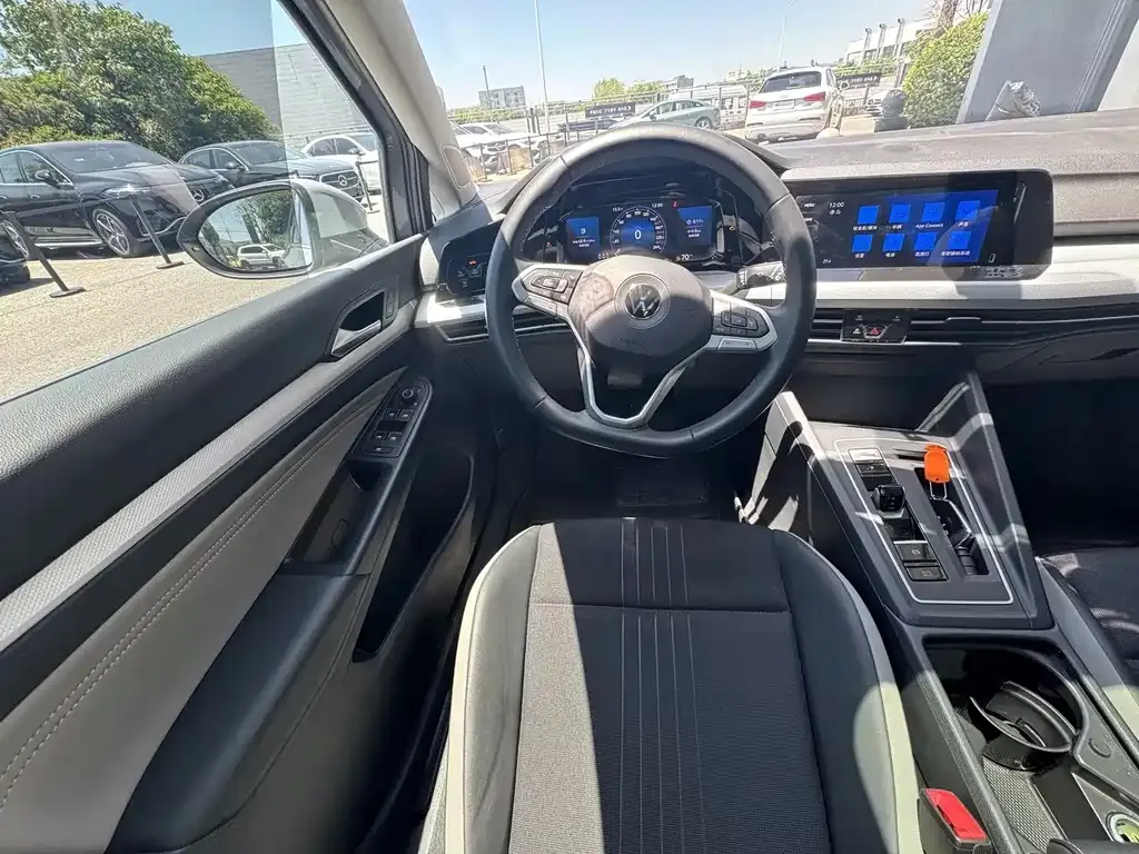 Volkswagen Golf 2023 из CN, фото 9