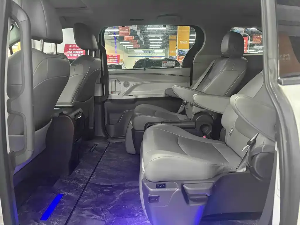 Toyota Granvia 2024 из CN, фото 3