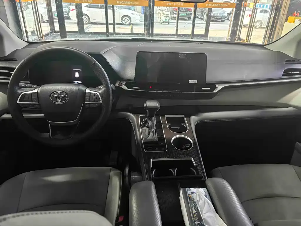 Toyota Granvia 2024 из CN, фото 9