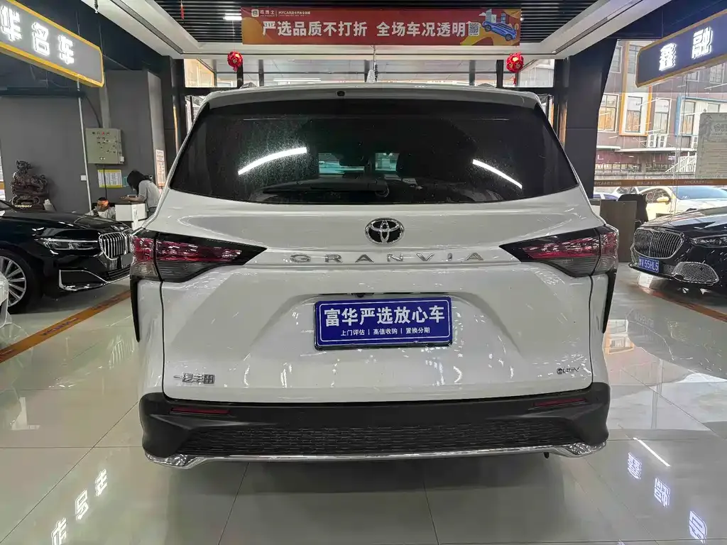Toyota Granvia 2024 из CN, фото 7