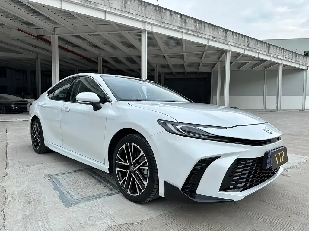 Toyota Camry — фото 9