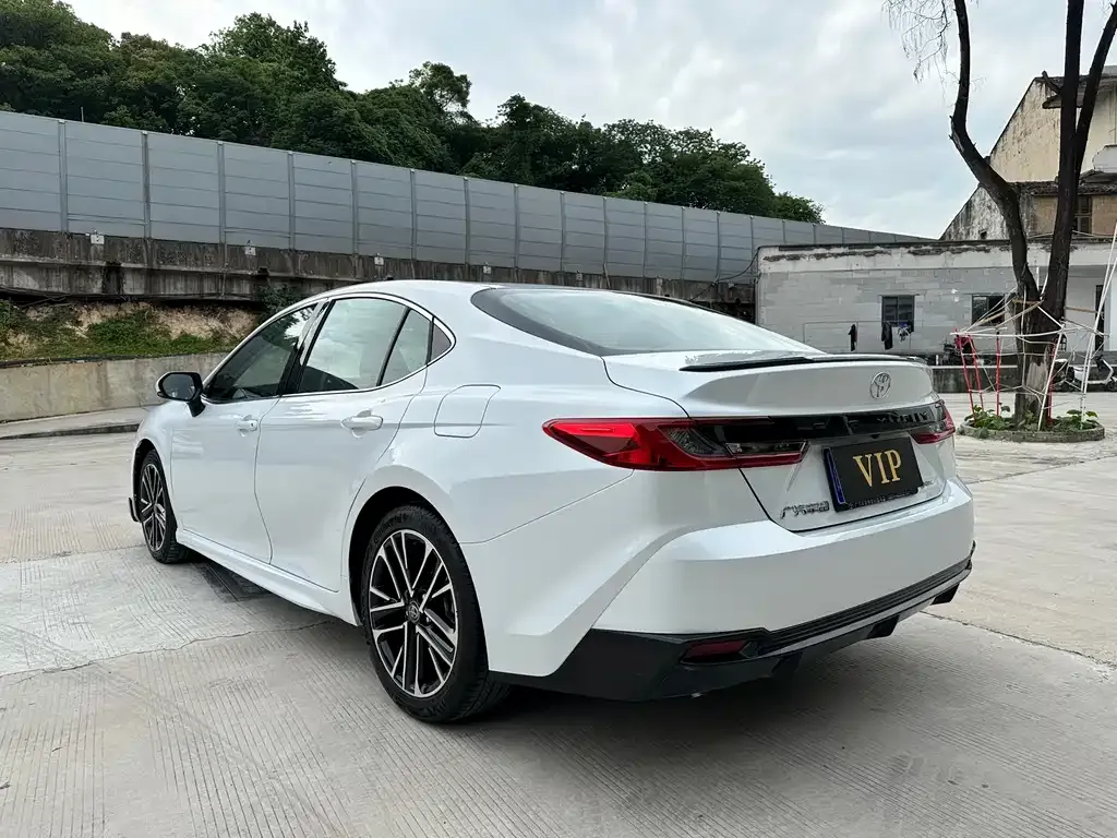 Toyota Camry — фото 6